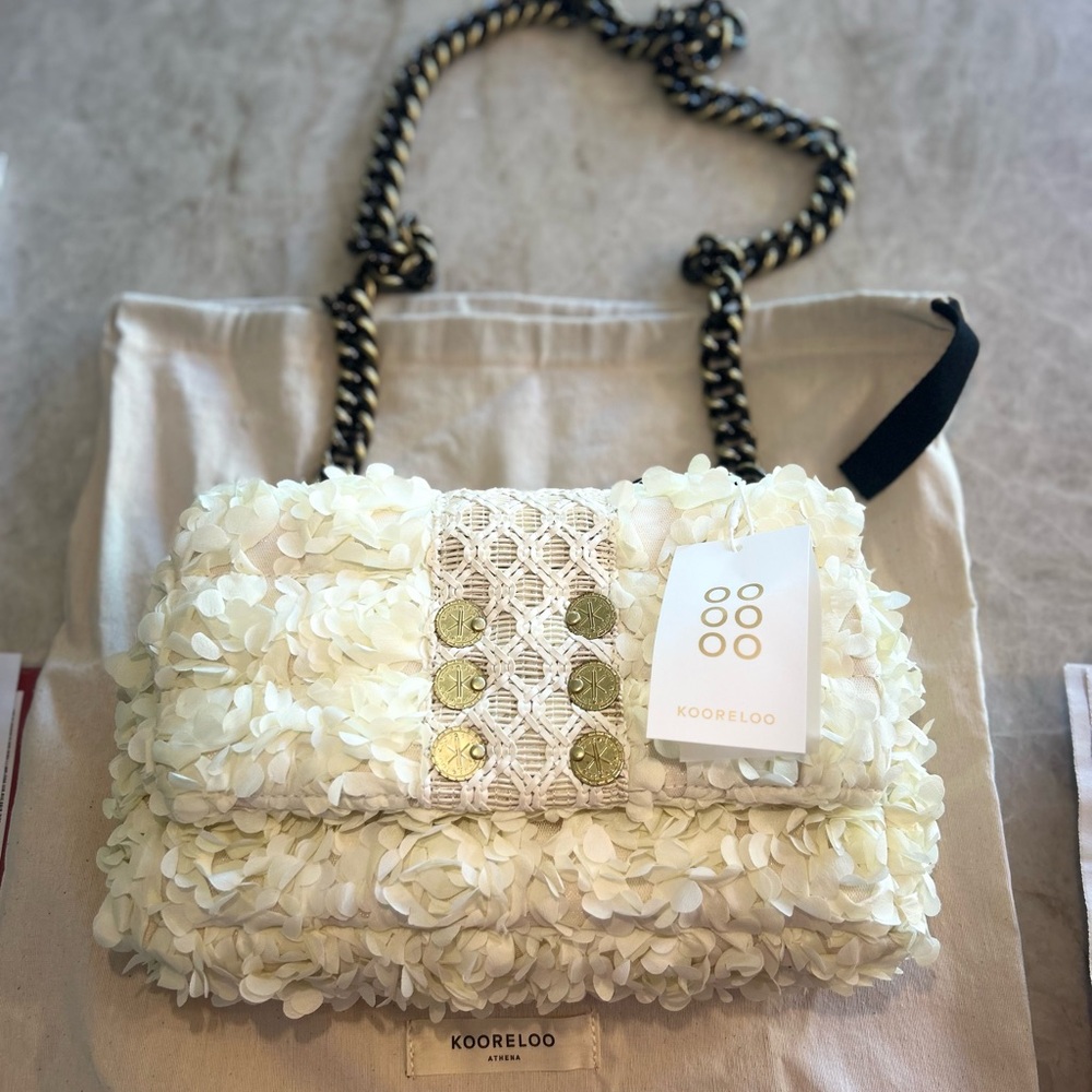 NWT Gorgeous Kooreloo floral cross body summer bag in white.